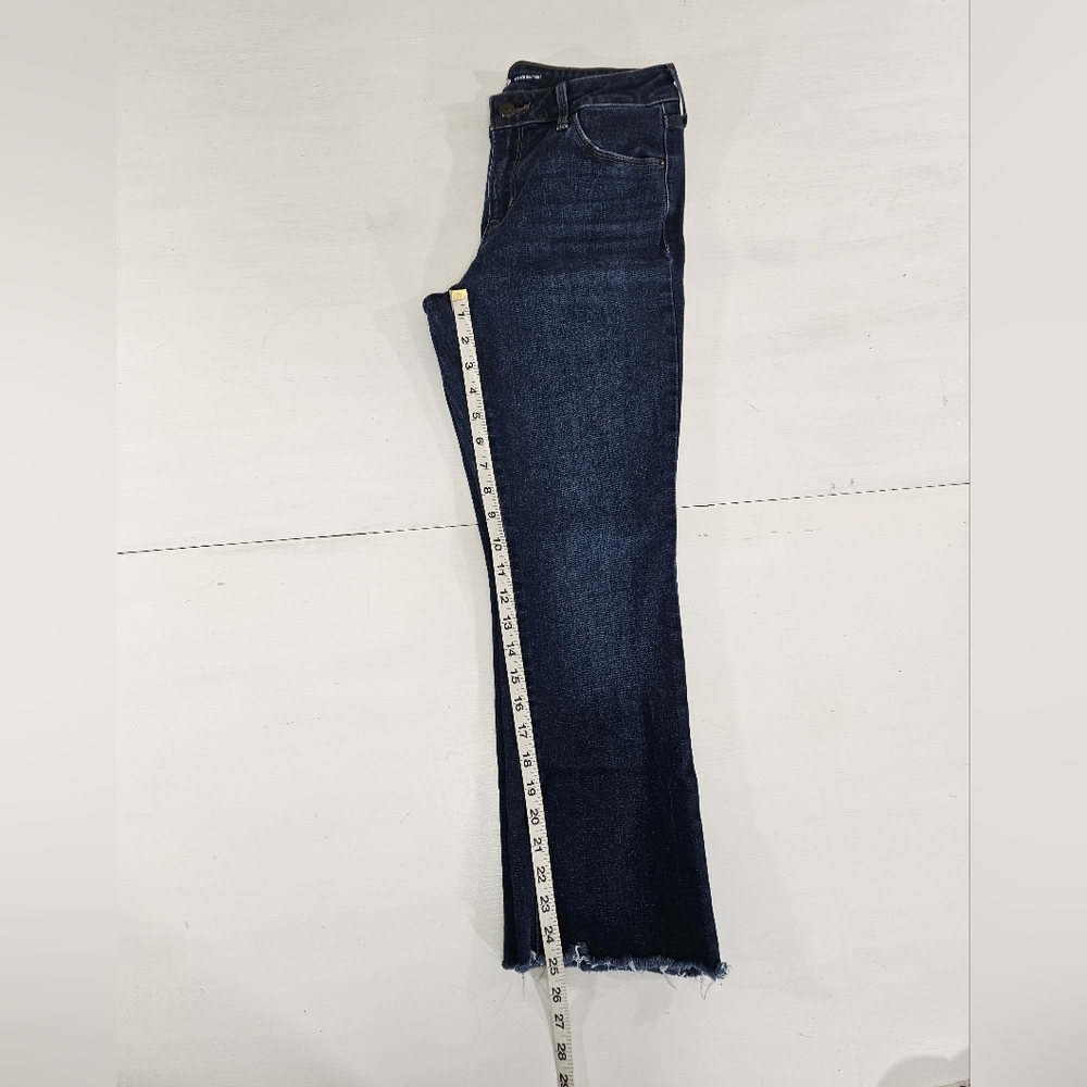 Old Navy Kicker boot-cut cut-off crop jeans women's size 6 - Picture 6 of 12